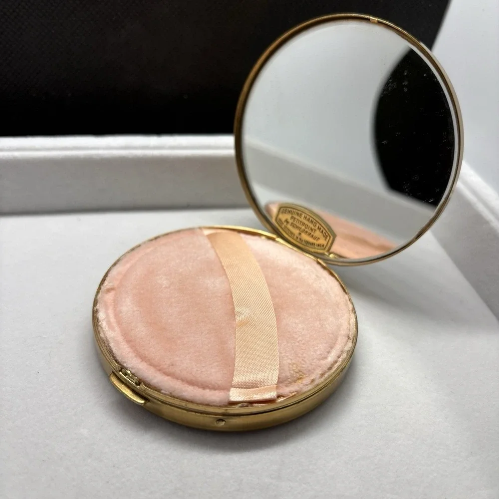 Vintage Flower Embroidered Make-up‎ Compact Powder Case